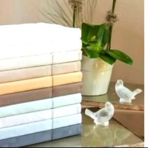 Nwot Home Treasures luxury duvet Egyptian  600tc Italian sateen Firm price